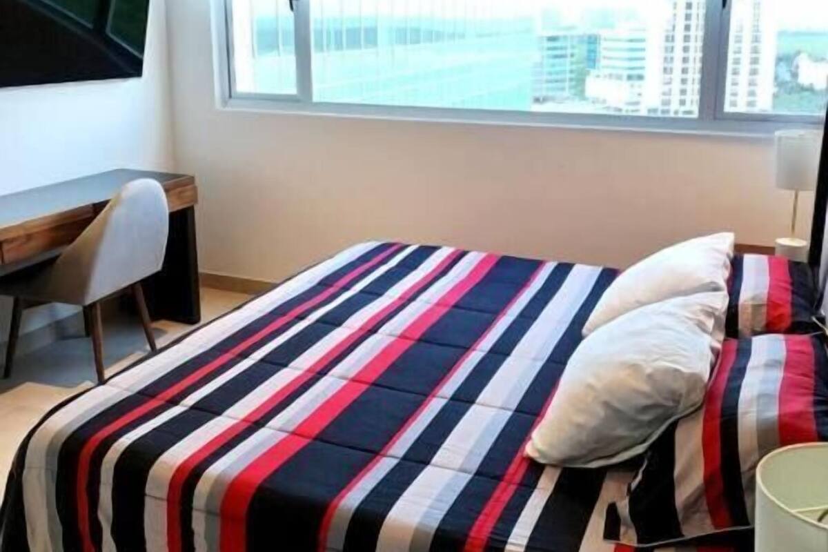 Deluxe-lejlighed - balkon - strandudsigt | Pengeskab på værelset, lydisolering, strygejern/strygebræt, gratis Wi-Fi