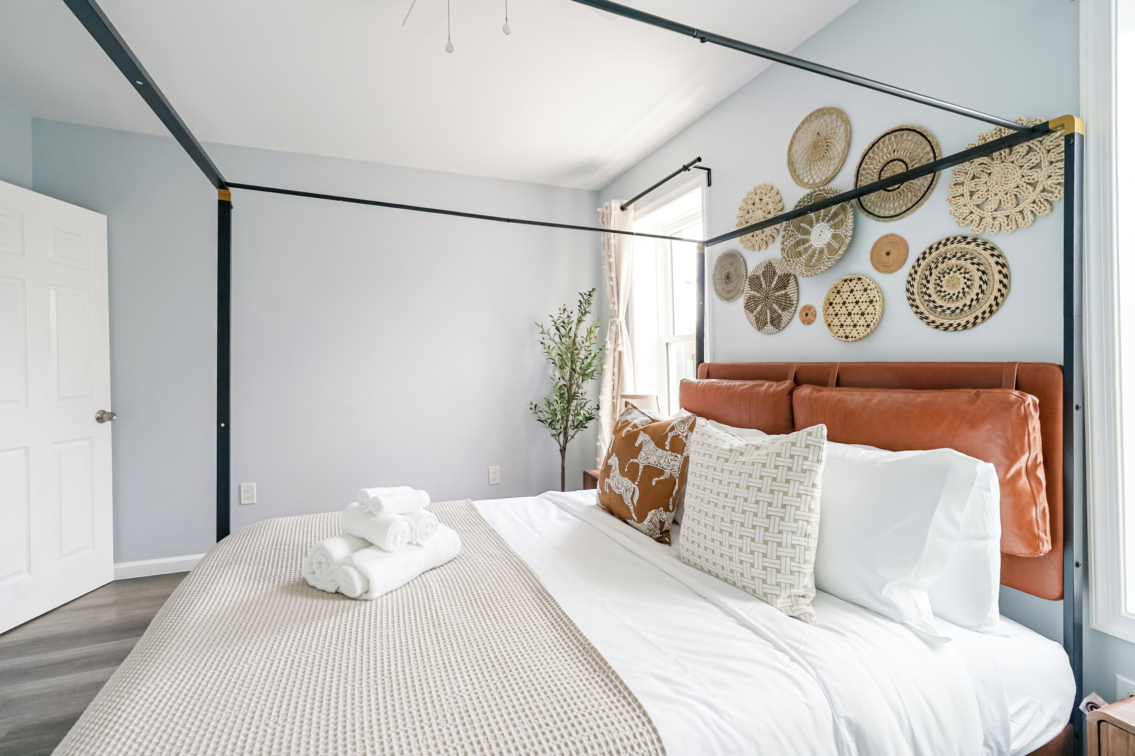 3 bedrooms, internet, bed sheets