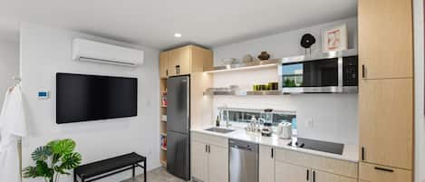 Coffee/tea maker, fridge, microwave, dishwasher