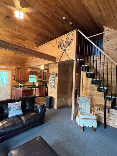 3-bedroom cabin in perfect Sinclair easy access to ATV & snowmobile trails
