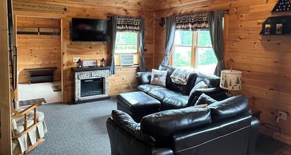 3-bedroom cabin in perfect Sinclair easy access to ATV & snowmobile trails
