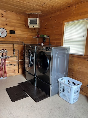 Interior - 3-bedroom cabin in perfect Sinclair easy access to ATV & snowmobile trails (Sinclair)