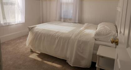 Monthly 3BR Queen, Full, Twin - Near Downtown & Beach