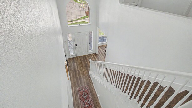 A staircase with a white railing leading to a landing. - Family Reunion HQ, Sleeps 14 Frisco, Hot Tub (Frisco)