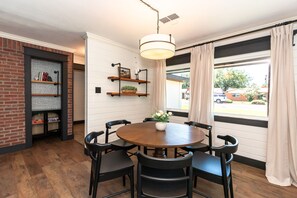 Dining - Lubbock Getaway for Groups - Pool Table - Near TTU (Lubbock)