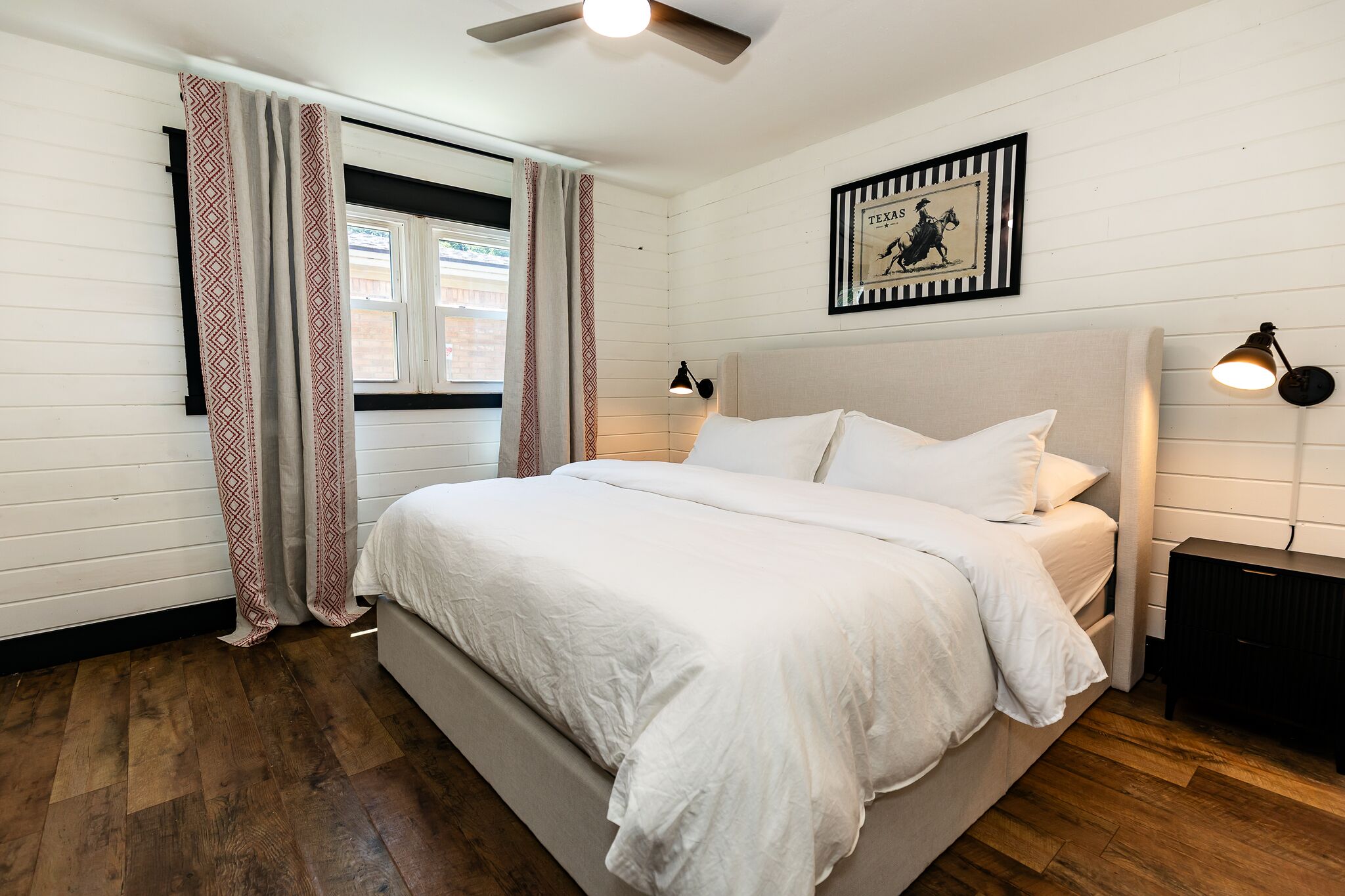 3 habitaciones, tabla de planchar con plancha, wifi y ropa de cama 
