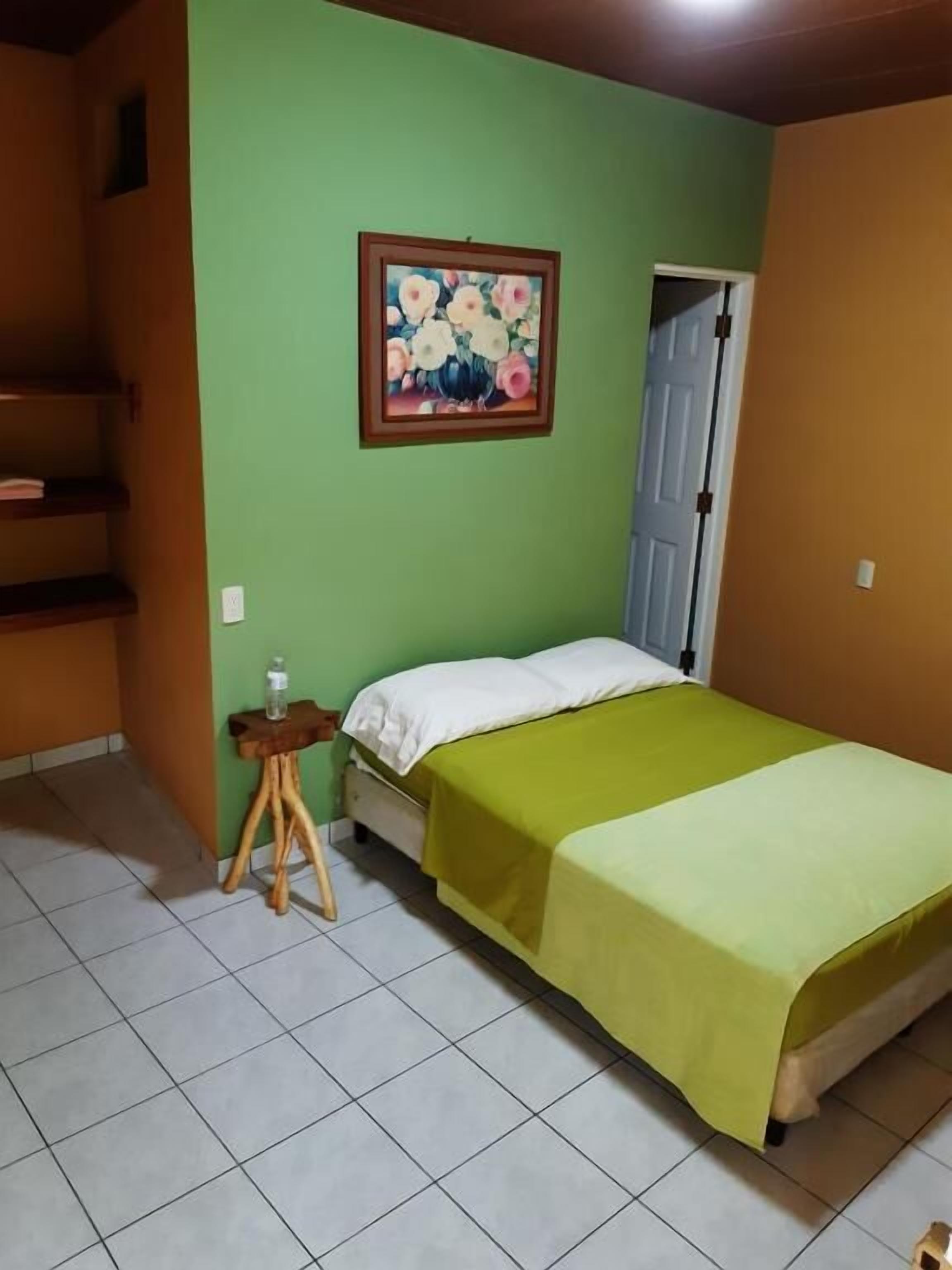 Habitación básica doble, vista al jardín