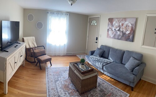 Charming Coastal Cottage 2BR 2nd Floor, UNIT 2 @ The Weaver House Guest Suites.