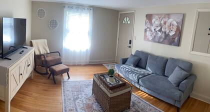 Charming Coastal Cottage 2BR 2nd Floor, UNIT 2 @ The Weaver House Guest Suites.