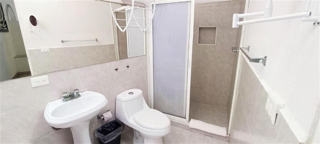 Deluxe Studio, Garden View | Bathroom | Shower, free toiletries, soap, shampoo