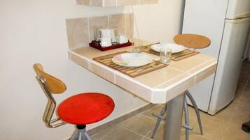 Studio Standard, vue jardin | Restauration