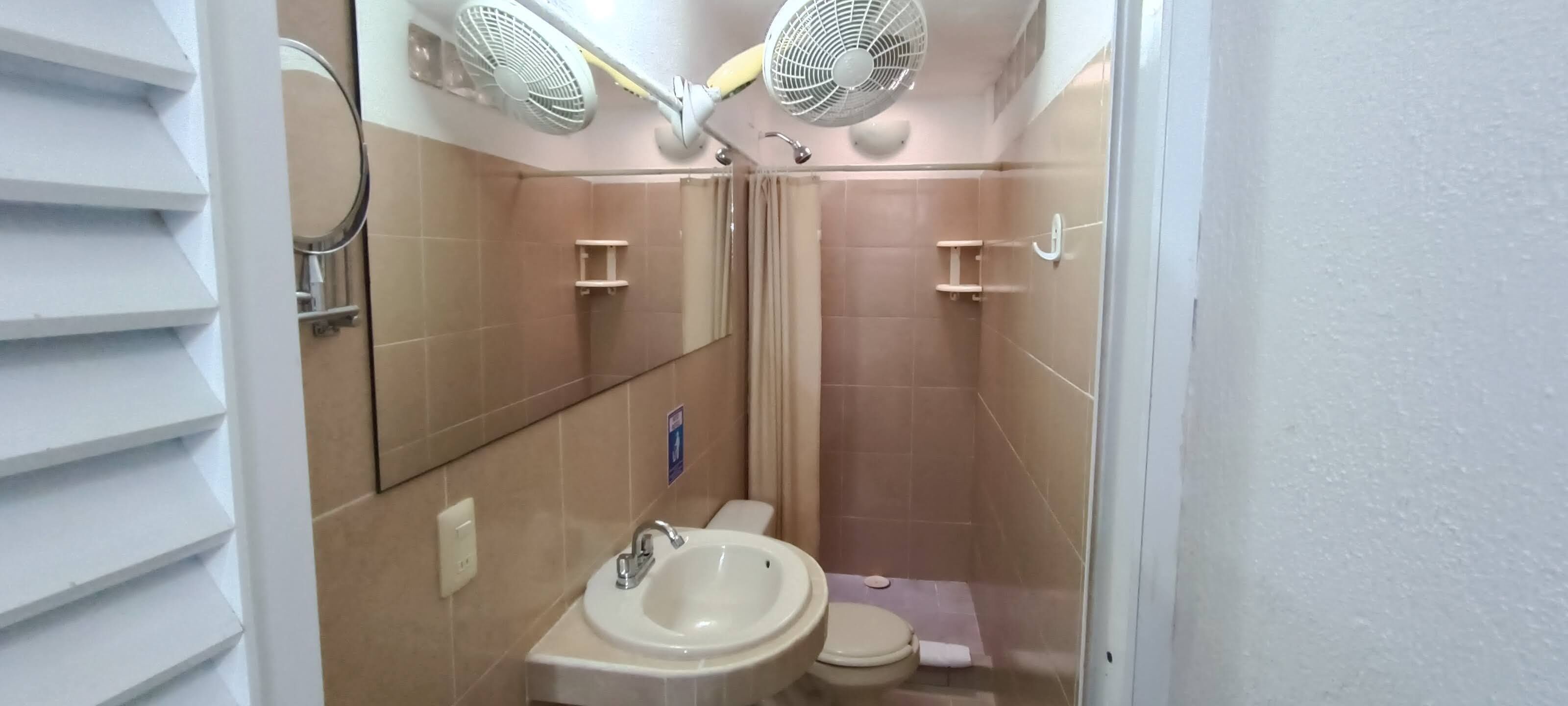 Standard Studio, Garden View | Bathroom | Shower, free toiletries, soap, shampoo