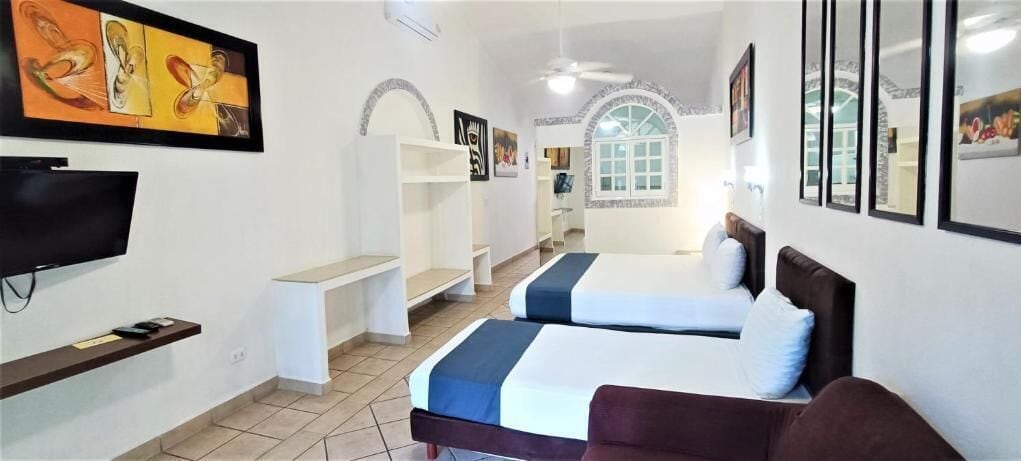 Deluxe Studio, Garden View | Desk, free WiFi