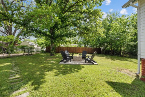 Premium Cottage in Mineral Wells - 22 min to Rocker B!