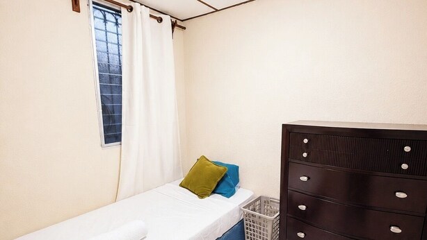 3 bedrooms, desk, iron/ironing board, WiFi