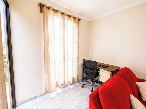 Spacious 3 bedroom Home - AC, Safe Area & Near Shopping