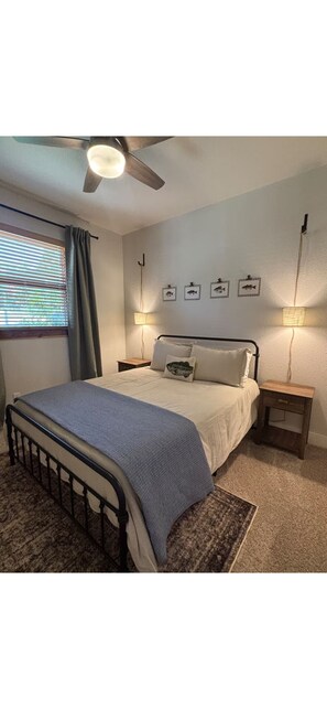 Escritorio, wifi gratis y ropa de cama 
