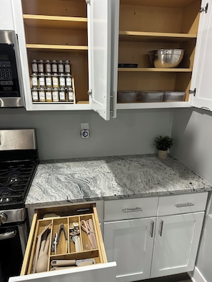 Private kitchen - Spacious 2 unit Gordon SQ building! 2 bed 2 bath! 2 kitchens! 2 living rooms! (Cleveland)
