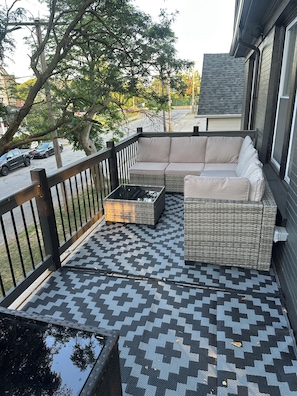 Terrace/patio - Spacious 2 unit Gordon SQ building! 2 bed 2 bath! 2 kitchens! 2 living rooms! (Cleveland)