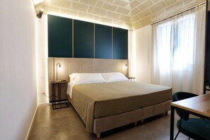 Quarto casal superior | Cofres nos quartos, quartos à prova de som, Wi-Fi de cortesia