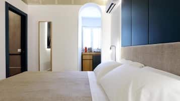 Economy Double Room | In-room safe, soundproofing, WiFi (free)