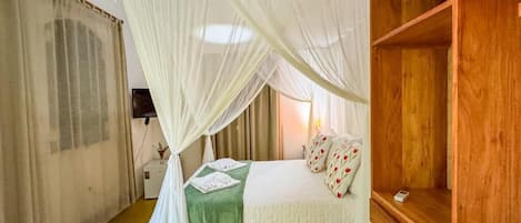 Ropa de cama hipoalergénica y espacio para trabajar con laptop