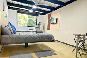 Desk, free WiFi - Venecia Loft (Medellín)