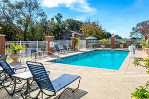 Outdoor pool - Holiday Inn Winter Haven King Studio (Winter Haven)