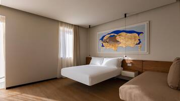 Junior Suite, 1 Queen Bed, Non Smoking (with Single Sofabed) | Free WiFi