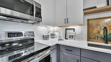 Coffee/tea maker, fridge, microwave, oven