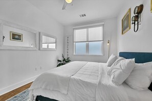 1 bedroom, iron/ironing board, WiFi - Adorable Downtown Getaway (Asheville)