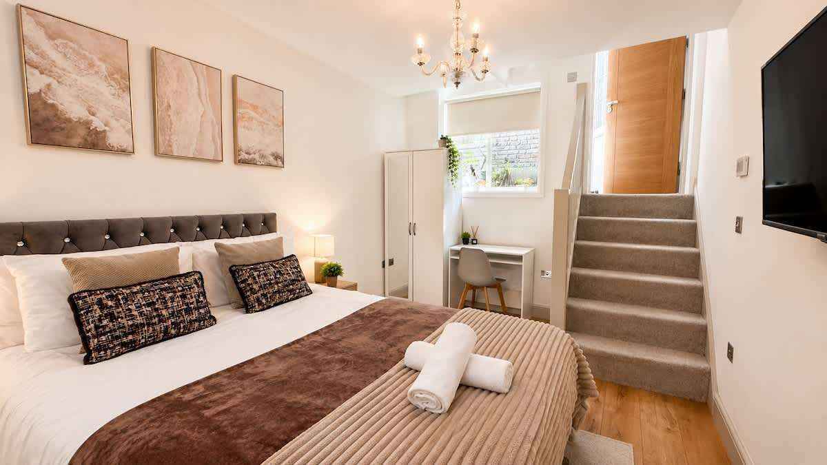 Iron/ironing board, WiFi, bed sheets