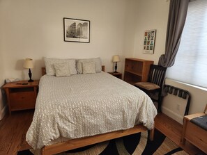3 bedrooms, iron/ironing board, WiFi, bed sheets - Sunny, Spacious 3-bedroom apartment in Vibrant Mission District of San Francisco (San Francisco)