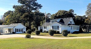 Exterior - Currituck Waterfowl Homestead – Pond, Club Room, 10 minutes to Outer Banks (Powells Point)