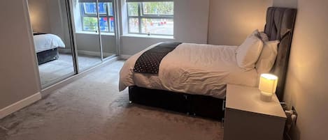 2 habitaciones, tabla de planchar con plancha y wifi gratis
