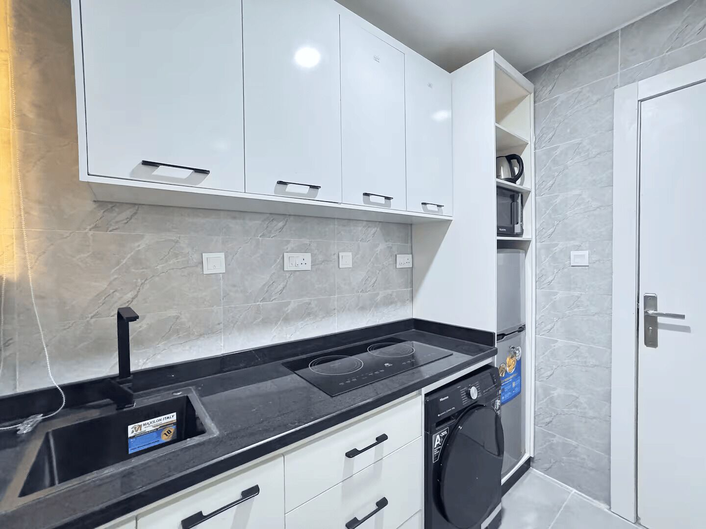 Refrigerador, microondas, horno y parrilla de estufa 