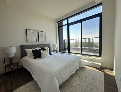 Bright, Spacious 3 Bedroom Penthouse in Vibrant Leslieville in Downtown Toronto