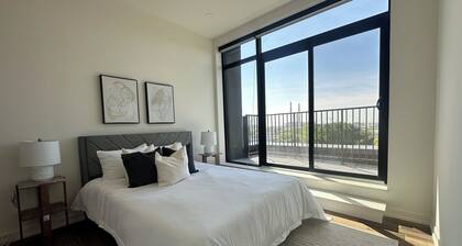 Bright, Spacious 3 Bedroom Penthouse in Vibrant Leslieville in Downtown Toronto