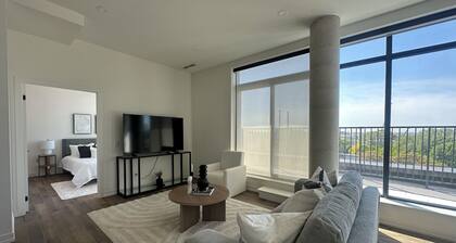 Bright, Spacious 3 Bedroom Penthouse in Vibrant Leslieville in Downtown Toronto