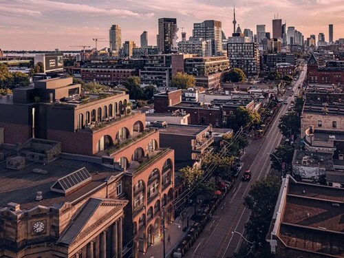 Bright, Spacious 3 Bedroom Penthouse in Vibrant Leslieville in Downtown Toronto