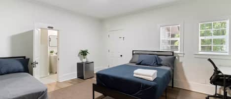 4 bedrooms, desk, iron/ironing board, free WiFi