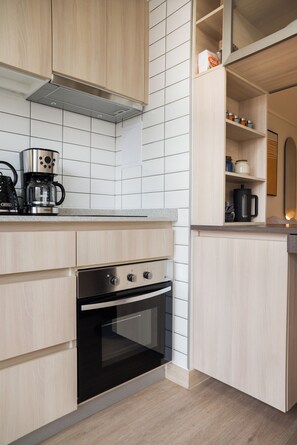 Studio, City View | Private kitchen