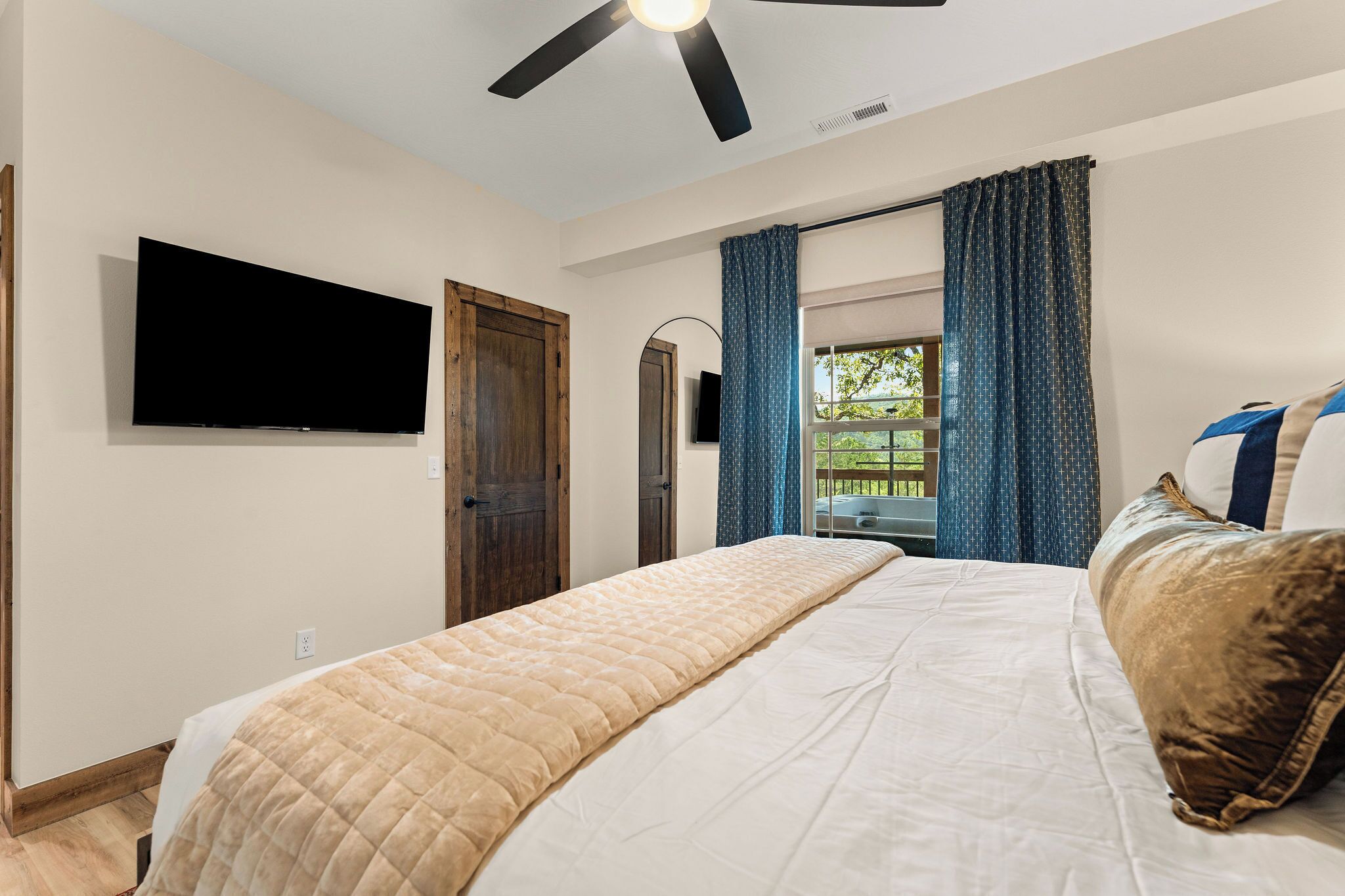 WiFi (free), bed sheets