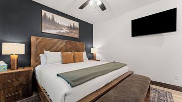 3 bedrooms, iron/ironing board, WiFi (free), bed sheets