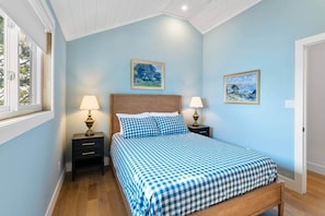Bügeleisen/Bügelbrett, Reisekinderbett, kostenloses WLAN, Bettwäsche