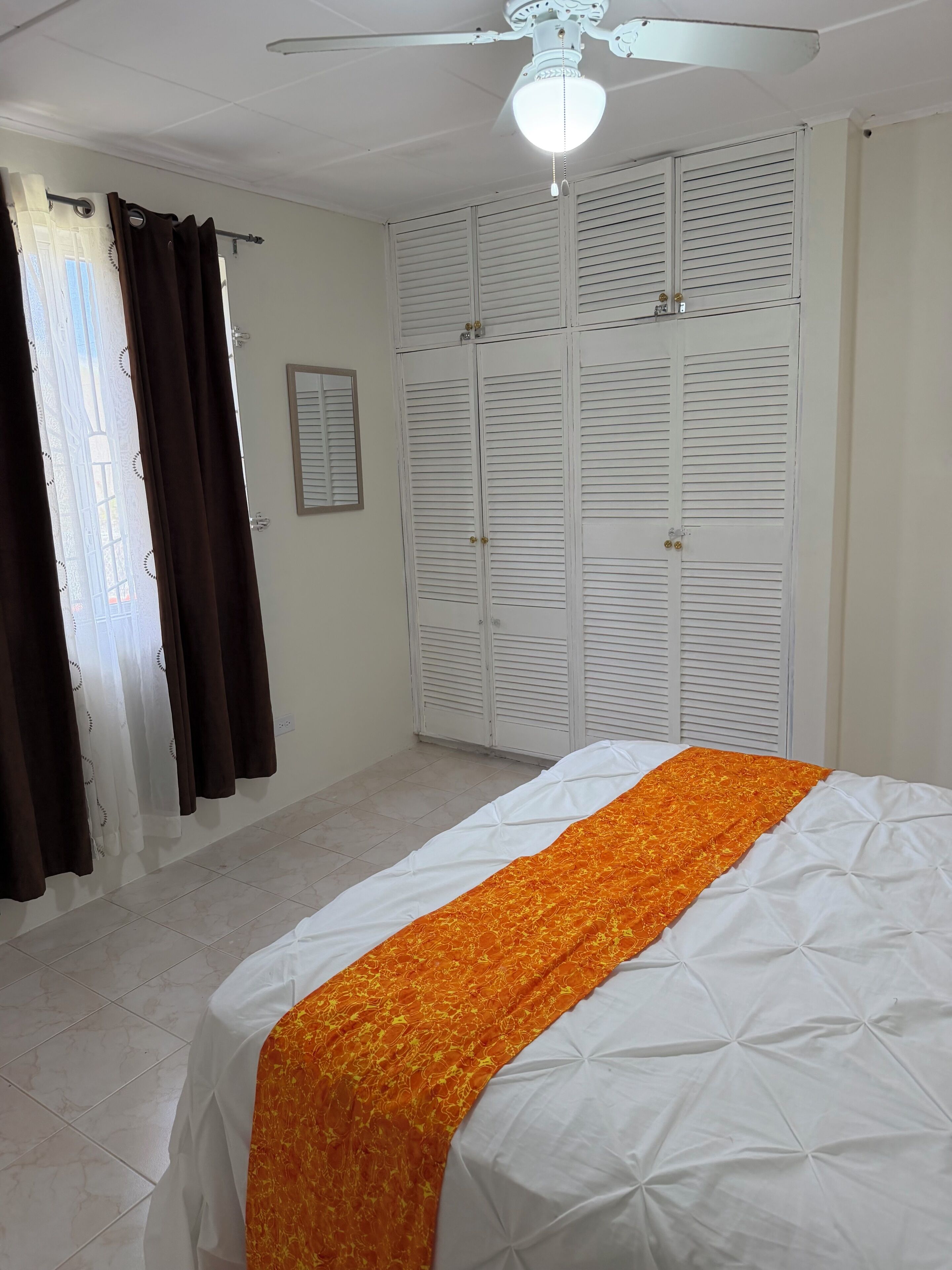3 bedrooms, iron/ironing board, WiFi, bed sheets