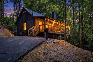 A wooden cabin with a porch and a staircase leading to a deck. - Studio cabin in the Smokies. Sauna, hot tub, fire pit, private deck, EV charger (Sevierville)