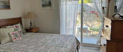 3 bedrooms, iron/ironing board, WiFi (free), bed sheets