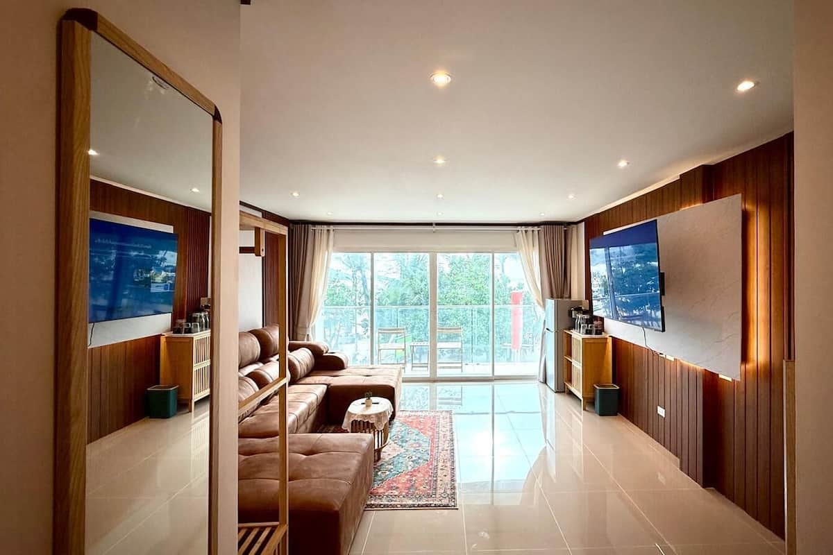 Room, 1 Bedroom, Smoking, Balcony | Living room