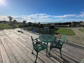 Outdoor dining - Kakanui Coast Retreat (Kakanui)